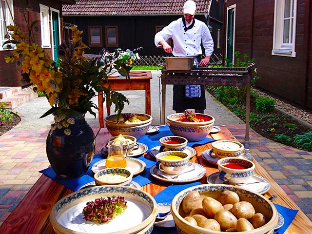 Kahnfahrt mit Spreewälder Grillbüfett