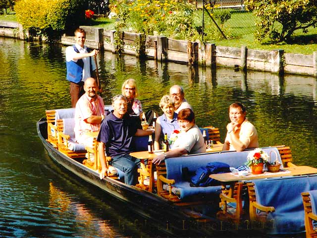 Spreewaldkahn mit Tischen 